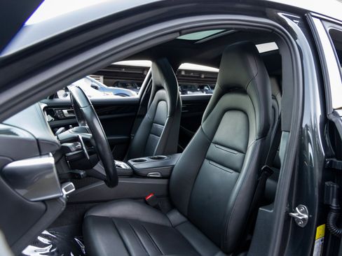 Certified 2023 Porsche Panamera image 5