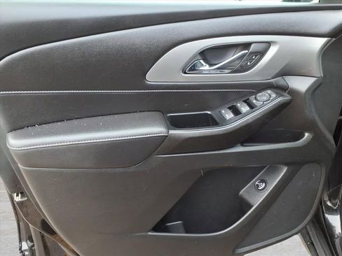 Used 2023 Chevrolet Traverse LT image 14