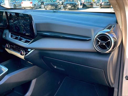 Used 2025 Chevrolet Equinox LT w/ Convenience Package II image 13