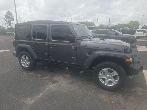 Used 2022 Jeep Wrangler Unlimited Sport AWD/4WD image 3