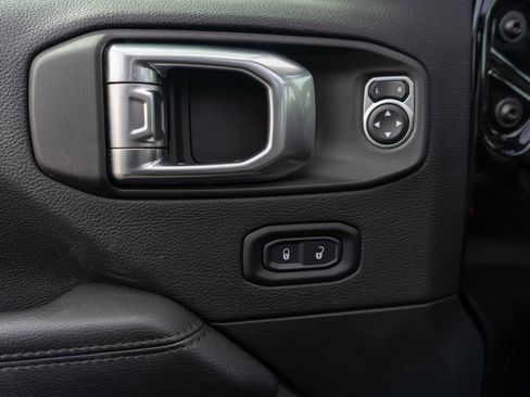 Used 2023 Jeep Wrangler Unlimited Sahara image 15