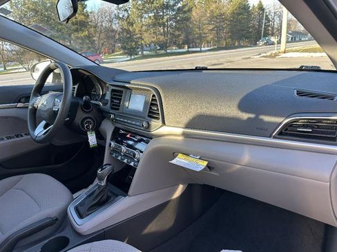 Used 2020 Hyundai Elantra SE image 30