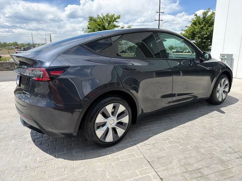 Used 2024 Tesla Model Y Long Range AWD/4WD image 5