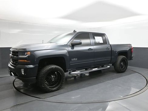 Used 2018 Chevrolet Silverado 1500 LT w/ Texas Edition image 34