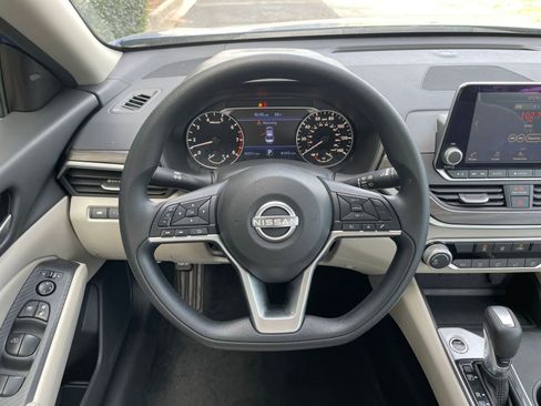 Used 2025 Nissan Altima 2.5 SV image 28