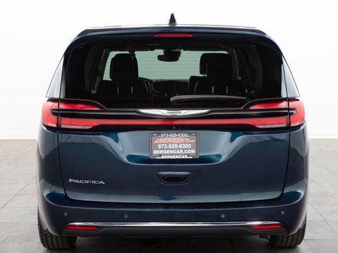Used 2023 Chrysler Pacifica Touring-L FWD image 12
