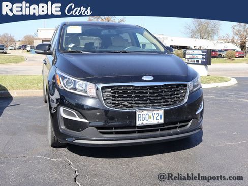Used 2019 Kia Sedona LX image 3