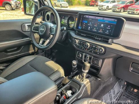 Certified 2025 Jeep Wrangler Unlimited Sahara AWD/4WD image 26