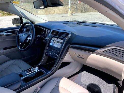 Used 2017 Ford Fusion SE w/ Fusion SE Technology Package FWD image 14