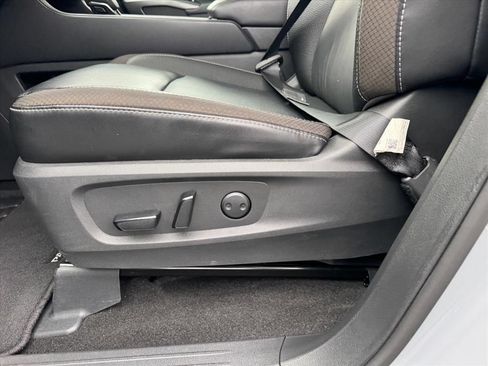 Used 2024 Nissan Pathfinder SL FWD image 16