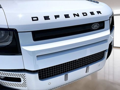 Certified 2025 Land Rover Defender 110 S AWD/4WD image 31