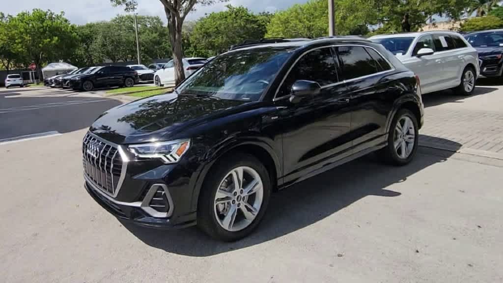 Certified 2023 Audi Q3 2.0T Premium w/ Convenience Package AWD/4WD image 4
