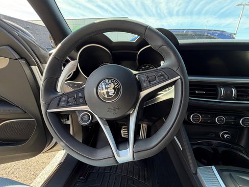 Used 2018 Alfa Romeo Stelvio Ti Sport image 11