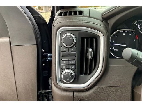 Used 2022 GMC Sierra 3500 SLE w/ SLE Convenience Package image 16