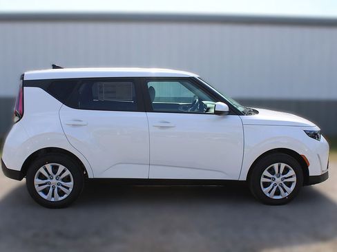 New 2025 Kia Soul LX image 5