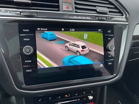 Used 2024 Volkswagen Tiguan SEL R-Line image 29