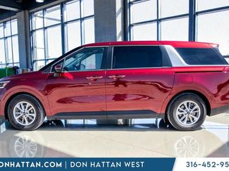 Used 2024 Kia Carnival LX video 2