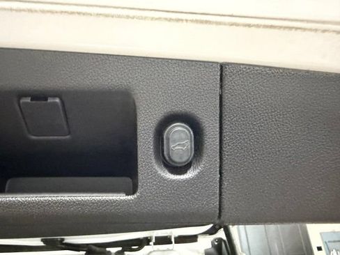 Used 2019 GMC Yukon Denali AWD/4WD image 24