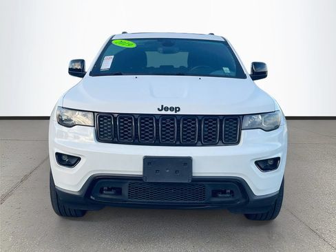 Used 2019 Jeep Grand Cherokee Laredo AWD/4WD image 2