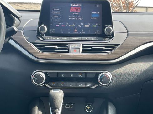 Used 2025 Nissan Altima 2.5 SV image 17