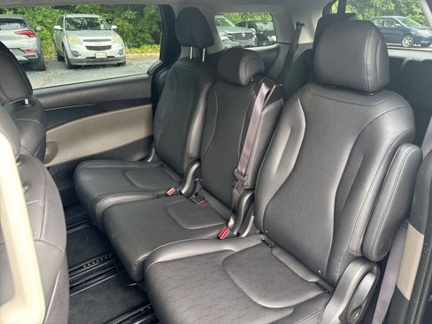 Used 2026 Kia Carnival FWD image 25