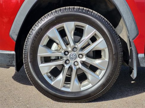 Used 2020 Toyota RAV4 XLE Premium image 10