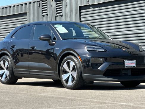 Certified 2024 Porsche Macan 4 Electric AWD/4WD image 10