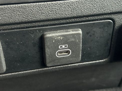 Used 2024 Jaguar F-PACE R-Dynamic S image 23