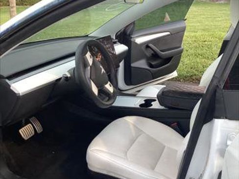 Used 2021 Tesla Model 3 Performance image 24