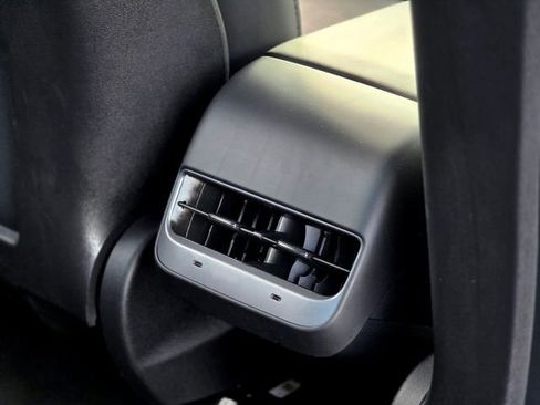 Used 2023 Tesla Model 3 Standard Range image 32