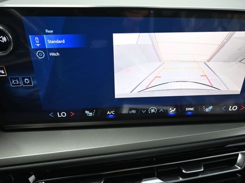 New 2026 Chevrolet Traverse LT w/ Sun and Wheel Package FWD image 17
