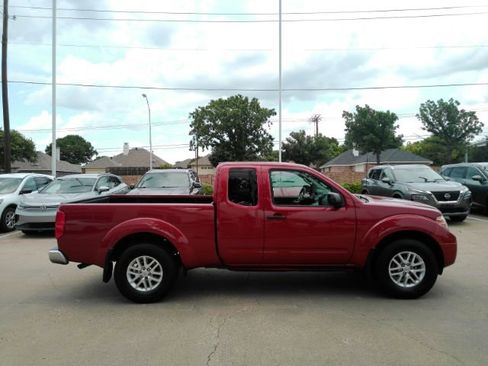Used 2017 Nissan Frontier SV RWD image 5