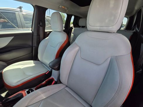 Used 2016 Jeep Renegade Limited AWD/4WD image 13