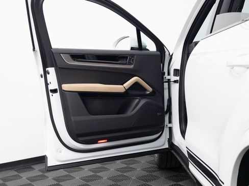 New 2026 Porsche Cayenne Coupe AWD/4WD image 12