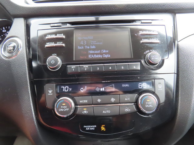 Used 2016 Nissan Rogue SV AWD/4WD image 18