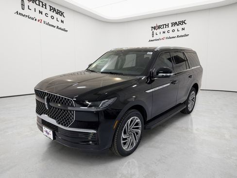 New 2026 Lincoln Navigator Premiere AWD/4WD image 1