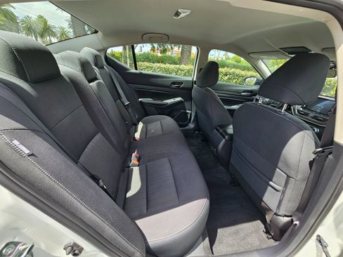 Used 2025 Nissan Altima 2.5 SV image 25