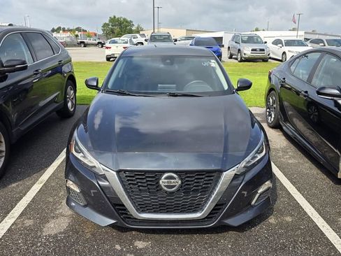 Used 2022 Nissan Altima 2.5 SV FWD image 2
