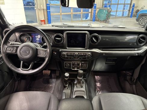 Used 2022 Jeep Gladiator Sport image 11