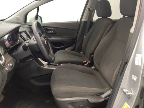 Used 2021 Chevrolet Trax LS w/ Tint and Cruise Package FWD image 17