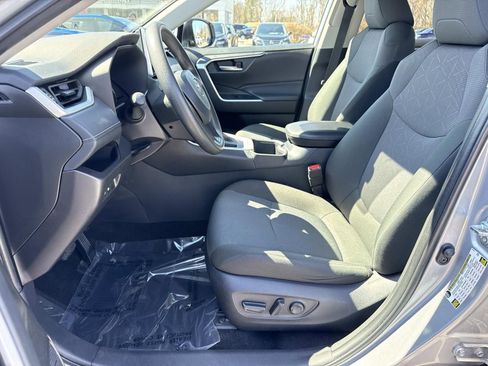 Used 2025 Toyota RAV4 XLE image 29