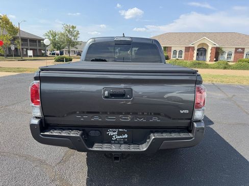Used 2019 Toyota Tacoma Limited RWD image 5