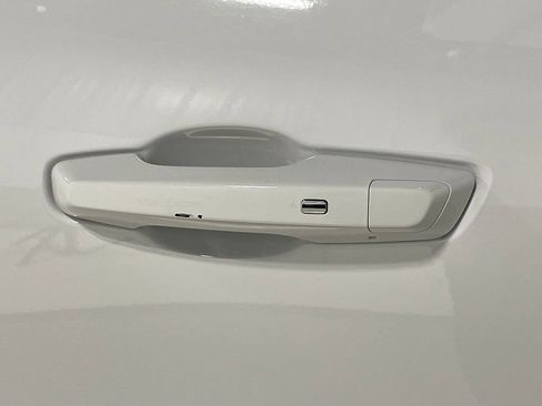 Used 2025 GMC Acadia Elevation image 16