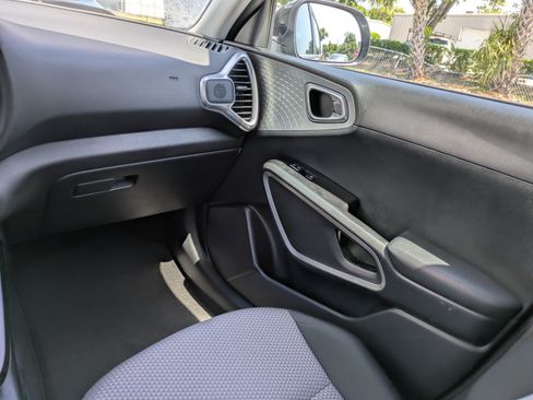 Certified 2024 Kia Soul LX FWD image 13
