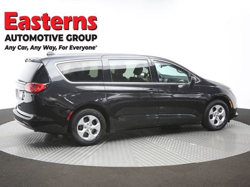 Used 2017 Chrysler Pacifica LX w/ Tire & Wheel Group FWD image 41