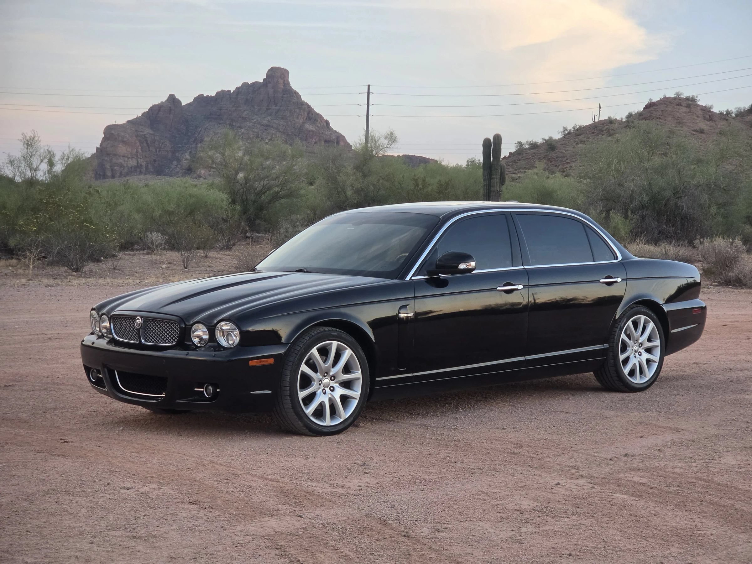 Used 2009 Jaguar XJ8 RWD image 16
