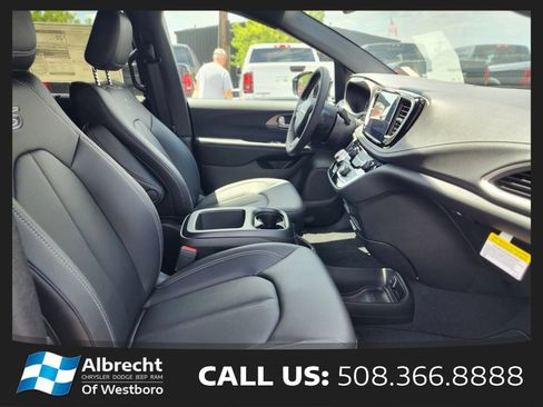 New 2026 Chrysler Pacifica Select w/ S Appearance Package AWD/4WD image 11
