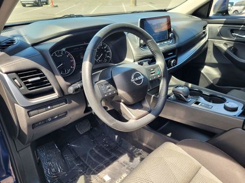 Used 2025 Nissan Rogue SV AWD/4WD image 12