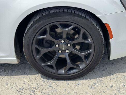 Used 2019 Chrysler 300 S RWD image 6