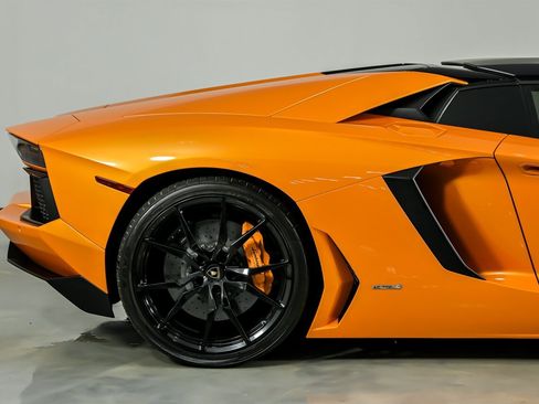 Used 2016 Lamborghini Aventador LP 700-4 image 12